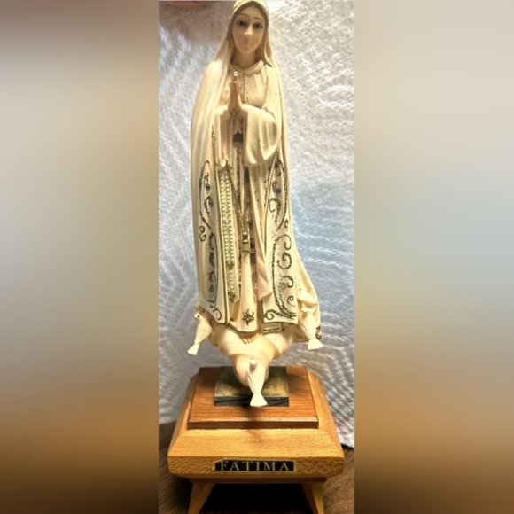 ANTIQUE 1920'S OUR LADY OF FATIMA HAND PAINTED CARVED WOOD FIGURE ON MUSIC BOX - Picture 1 of 4